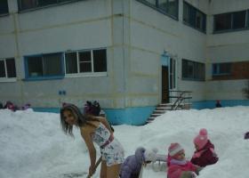 Галина Кутерева из Тольятти - женщина, которая не чувствует холода (6 фото) Девушка которая ходит зимой в летней одежде